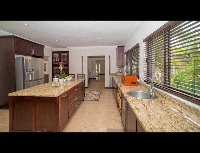 5 BEDROOM FREEHOLD FOR SALE IN LA LUCIA